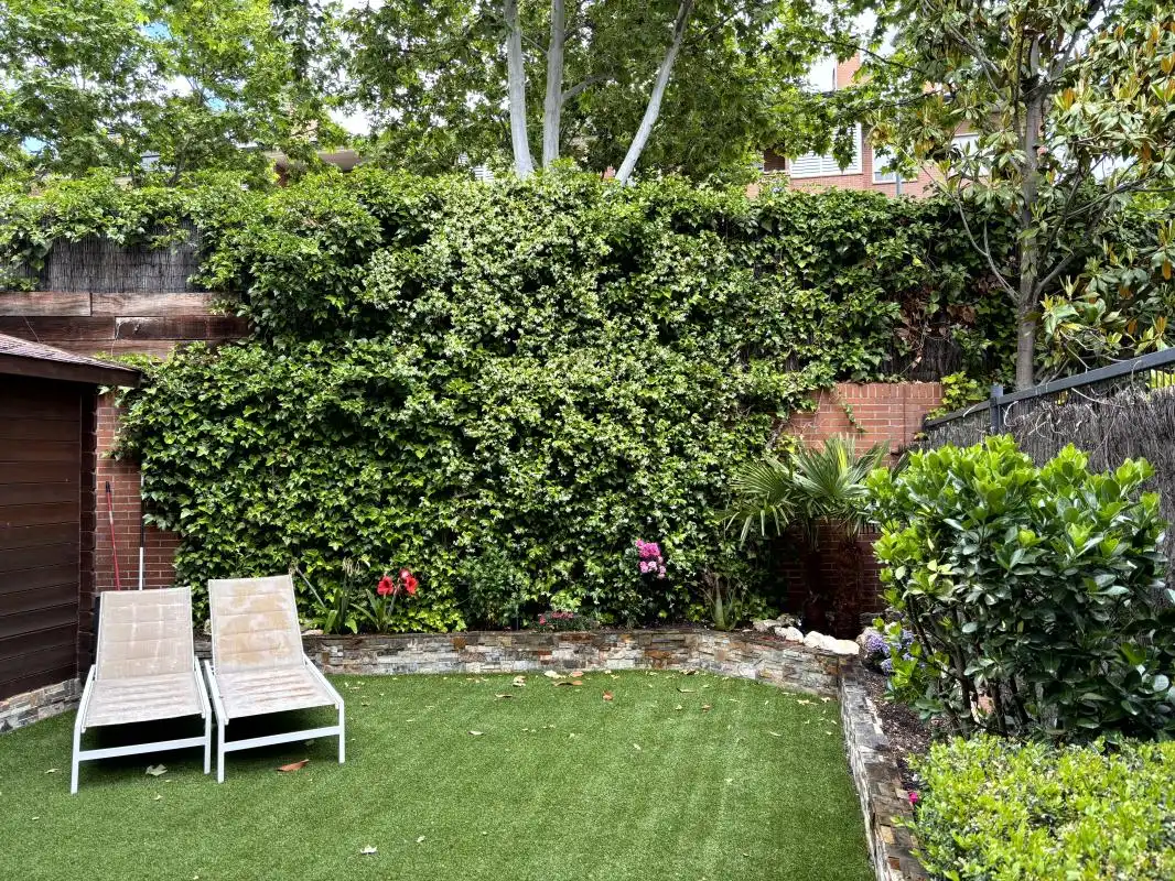 Jardí de Planta baixa en venda en Las Rozas de Madrid amb Aire condicionat, Calefacció i Jardí privat