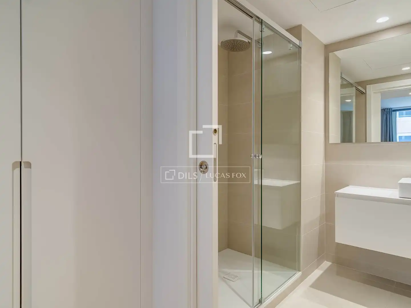 Bathroom of Flat for rent in Barcelona  with Air Conditioner, Parquet flooring and Furnished