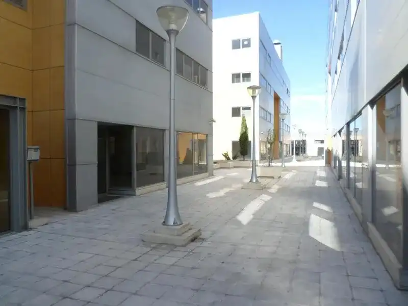 Gewerbefläche zum Verkauf in Calle de Francisco Aritio, imagen 3