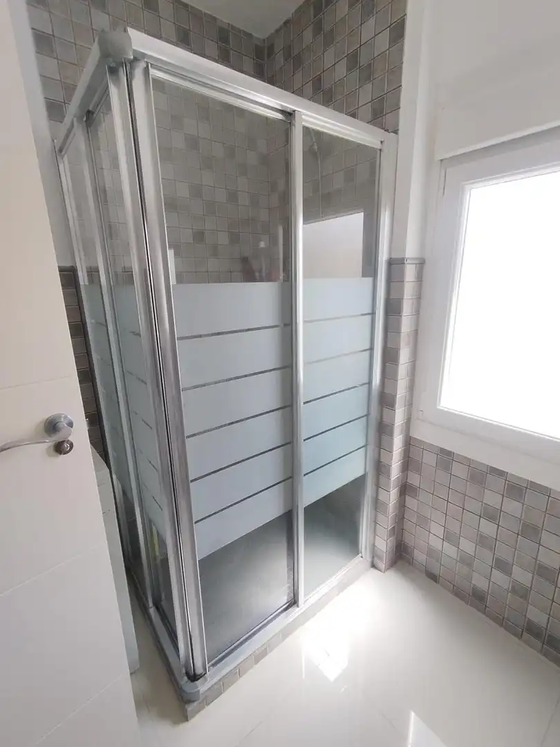 Baño de Apartamento de alquiler en Torrenueva Costa con Jardín privado, Terraza y Amueblado