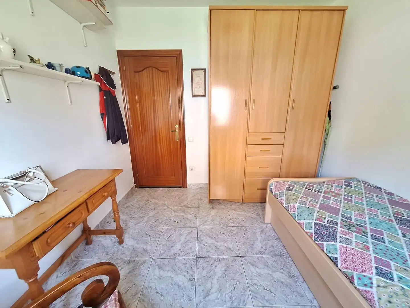 Schlafzimmer von Country house zum Verkauf in Santa Eulàlia de Ronçana mit Klimaanlage, Privatgarten und Terrasse