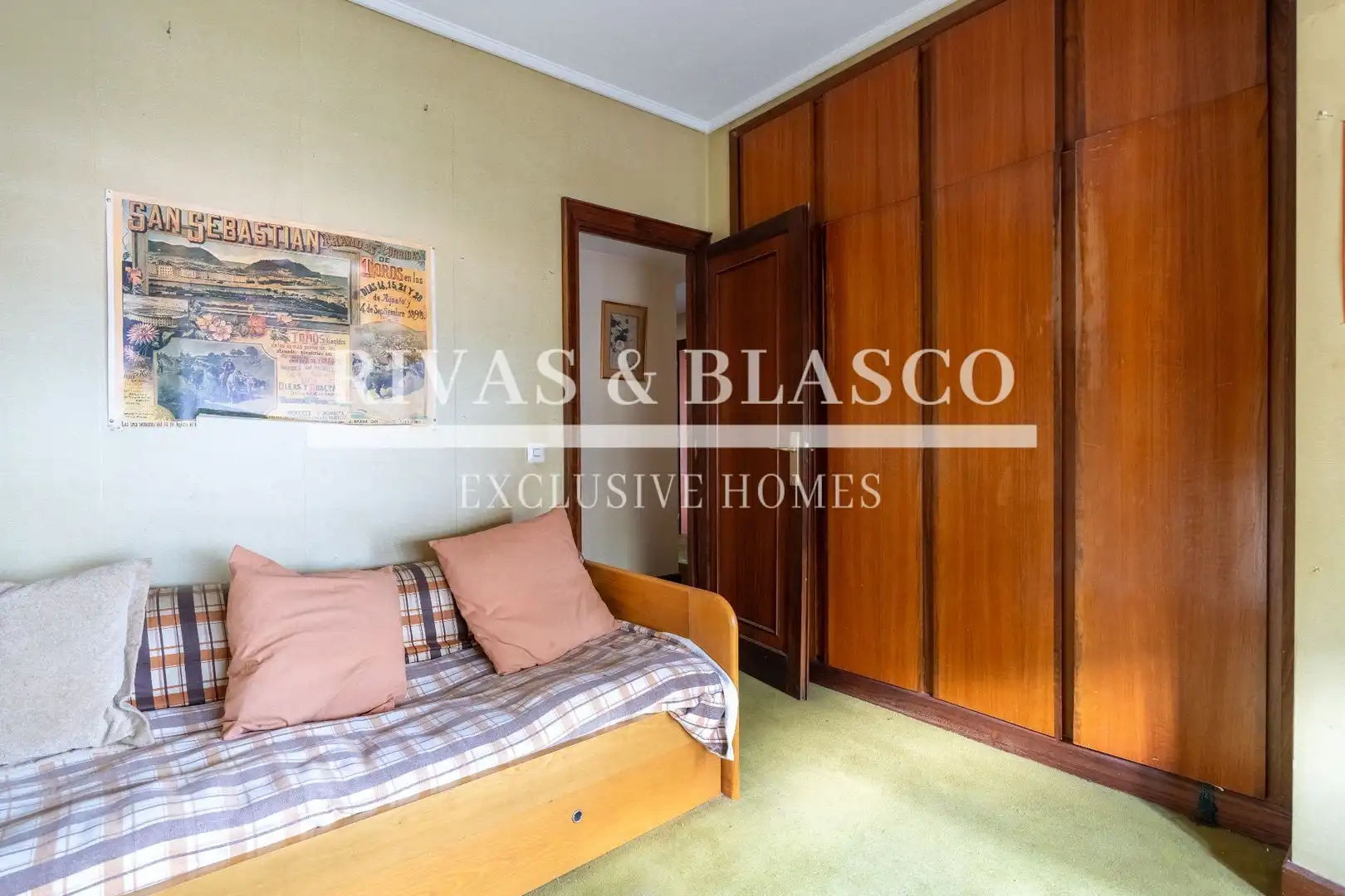 Dormitori de Apartament en venda en Donostia - San Sebastián  amb Calefacció i Traster