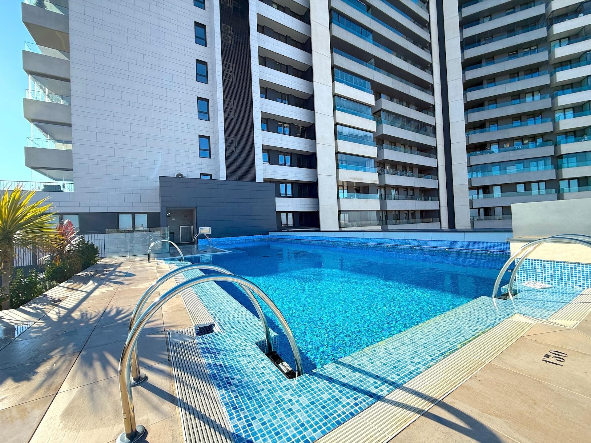 Piscina de Pis en venda en  Zaragoza Capital amb Aire condicionat, Calefacció i Jardí privat