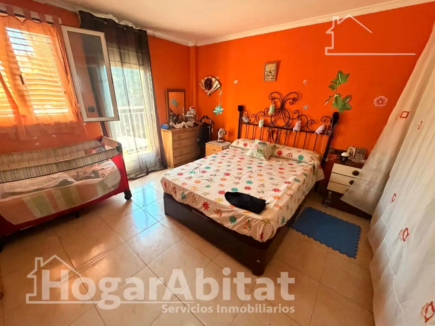 Habitación de Casa o chalet en venta en Chiva con Aire acondicionado, Calefacción y Jardín privado
