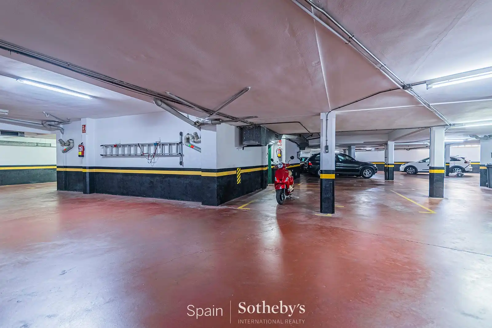 Parking de Apartamento en venta en Barcelona con Aire acondicionado, Calefacción y Terraza