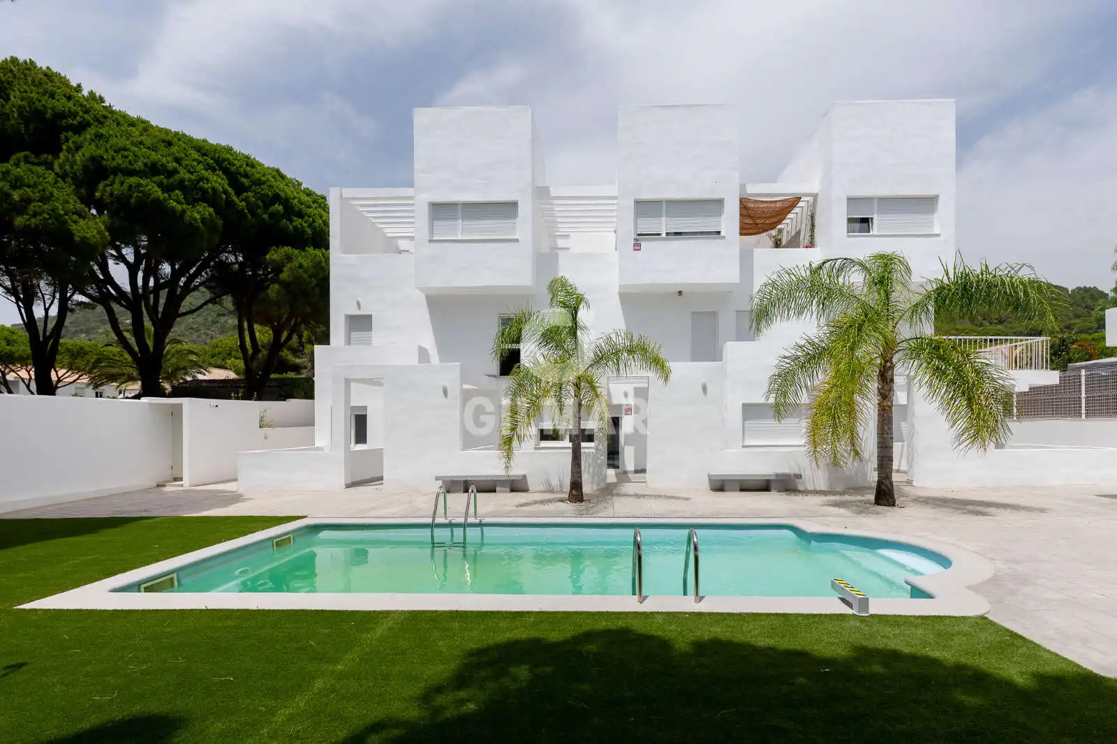 Vista exterior de Dúplex en venta en Barbate con Jardín privado, Piscina y Balcón