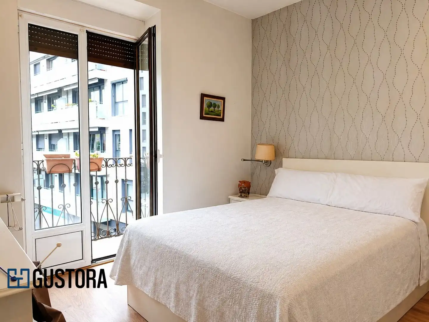 Dormitori de Pis en venda en Donostia - San Sebastián  amb Calefacció, Parquet i Moblat