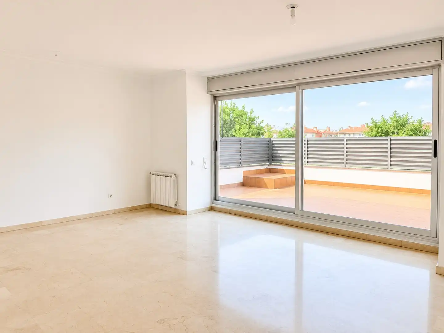 Sala de estar de Casa adosada de alquiler en Sant Feliu de Llobregat con Aire acondicionado, Calefacción y Jardín privado