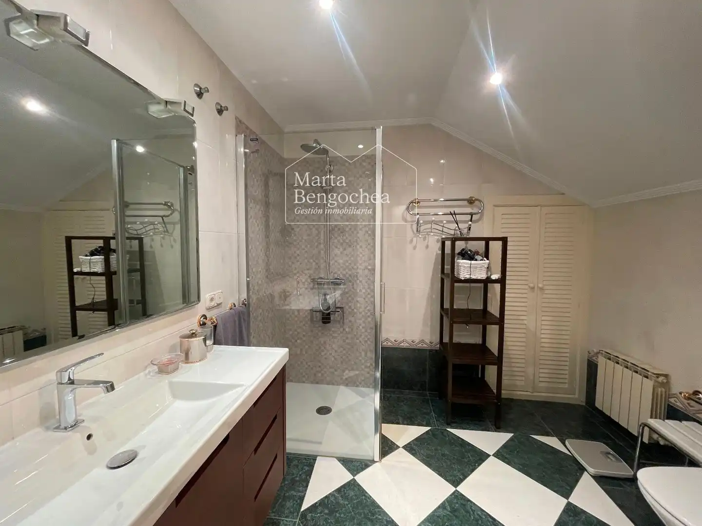 Casa adosada en venta en CALLE MENDIZABALA, Mendizorrotza - Armentia