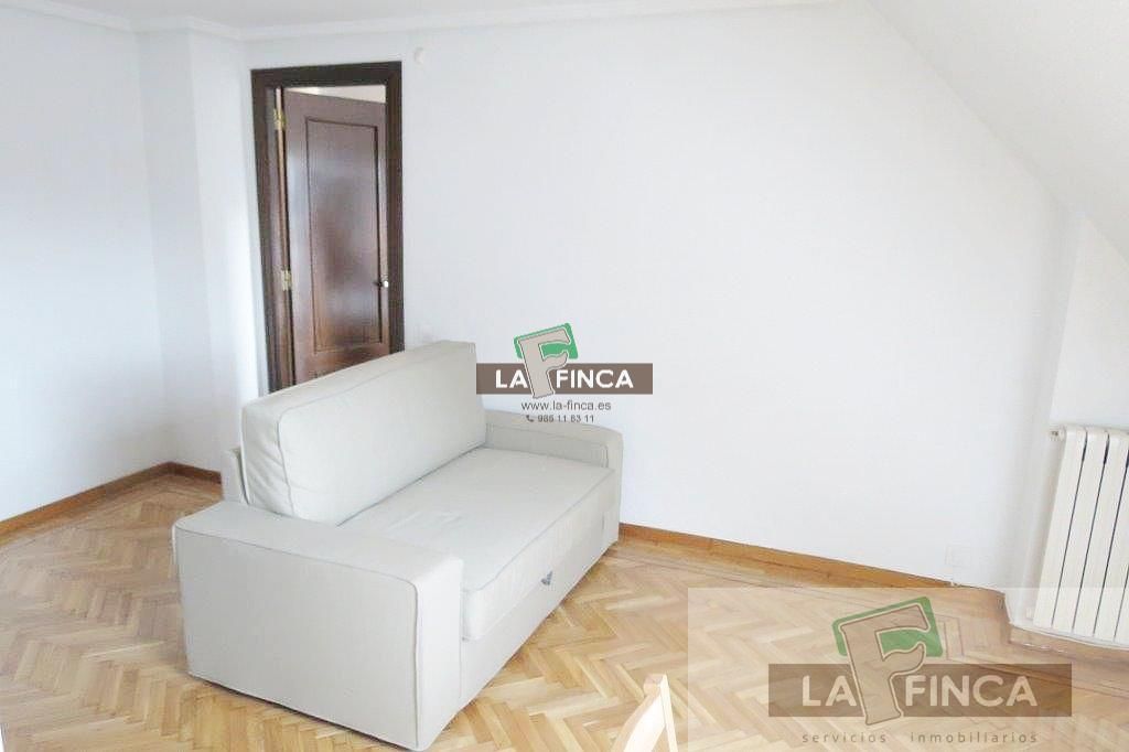 Sala de estar de Apartamento en venta en Oviedo  con Calefacción