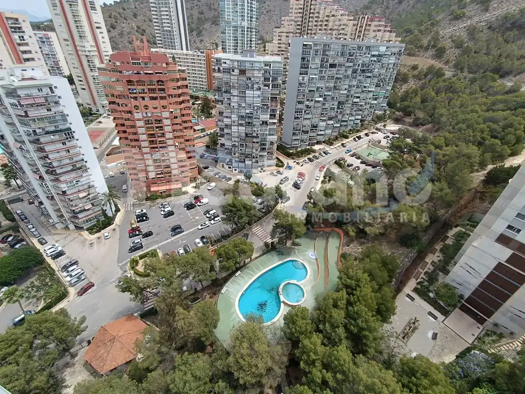 Außenansicht von Wohnung zum Verkauf in Benidorm mit Privatgarten, Schwimmbad und Möbliert