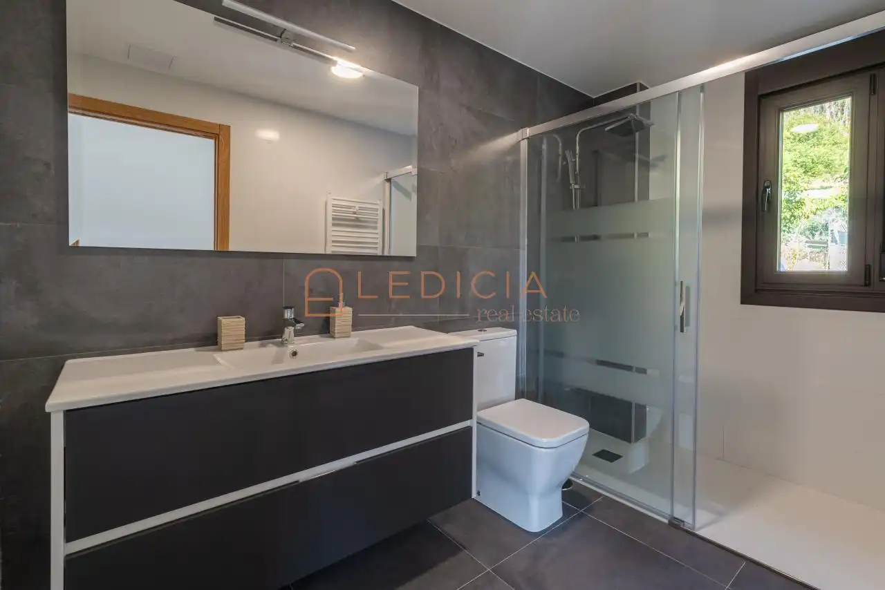 Bathroom of Houses for sale in Moaña  with Heating, Private garden and Swimming Pool