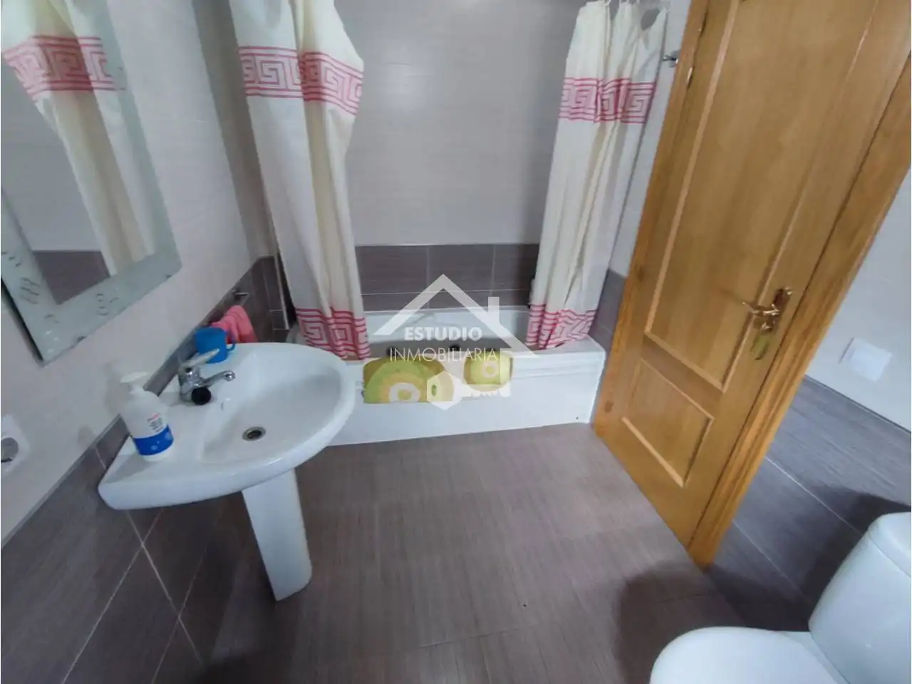 Bathroom of Detached homes for sale in Canillas de Río Tuerto  with Heating, Parquet flooring and Terrace