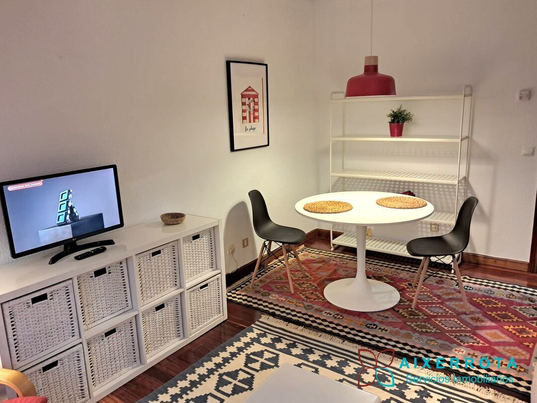 Living room of Apartment to rent in Getxo   with Heating, Oven and Washing machine