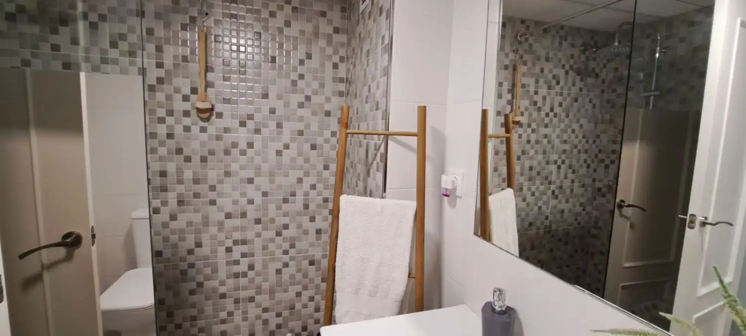 Baño de Piso en venta en Castellón de la Plana / Castelló de la Plana con Aire acondicionado, Calefacción y Terraza