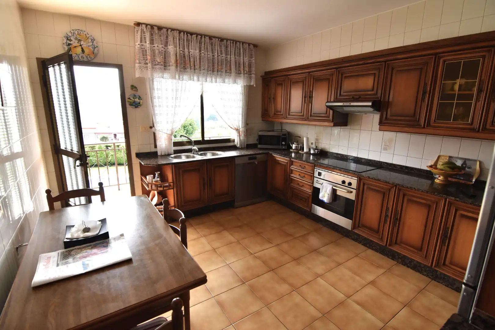 Cocina de Casa o chalet en venta en Oleiros con Calefacción, Jardín privado y Parquet
