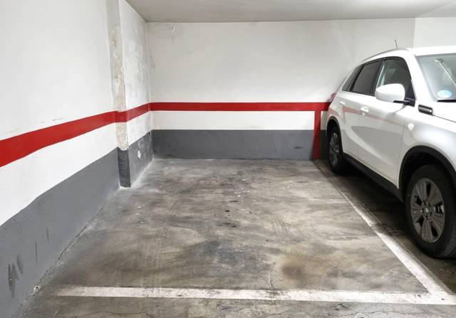 Garaje en Venta en Calle de la Luna en Universidad - Malasaña