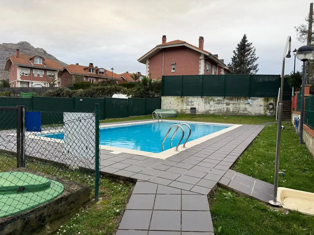 Piscina de Casa o chalet en venta en Castro-Urdiales con Calefacción, Jardín privado y Terraza