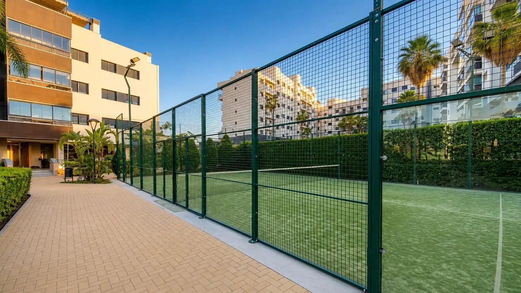 Vista exterior de Àtic en venda en Almería amb Aire condicionat, Jardí privat i Terrassa