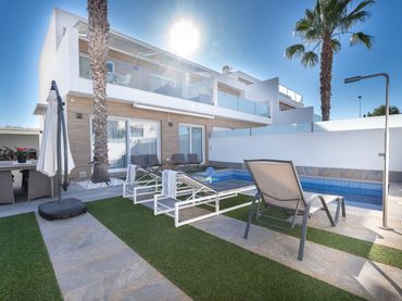 Casa aparellada amb balcó en venda a San Pedro del Pinatar
