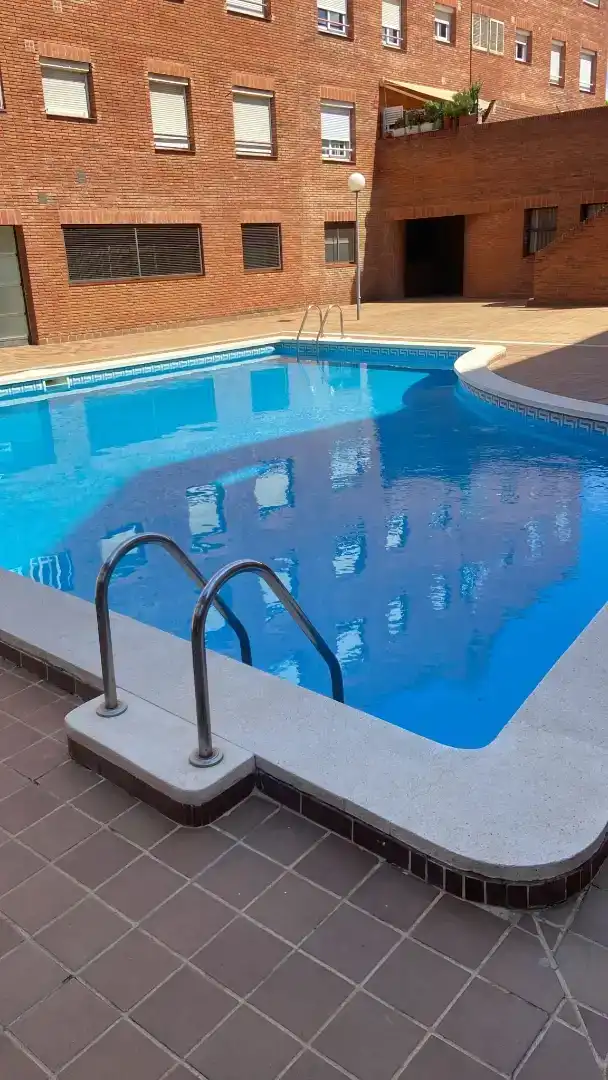 Piscina de Casa adosada en venta en Sabadell con Aire acondicionado, Piscina y Balcón