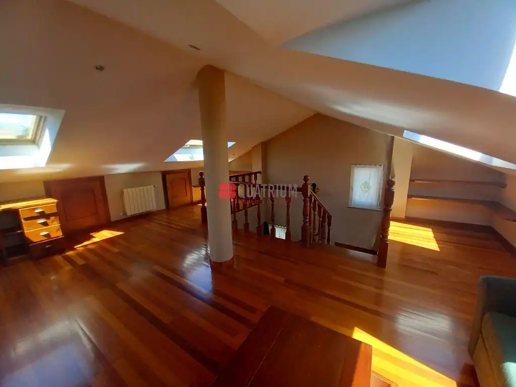 Casa o chalet de alquiler en Santiago de Compostela  con Calefacción, Jardín privado y Trastero