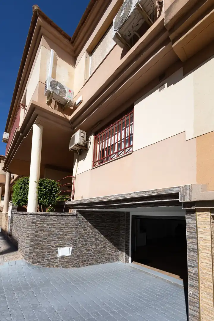 Vista exterior de Casa o chalet en venta en Melilla con Aire acondicionado, Calefacción y Jardín privado