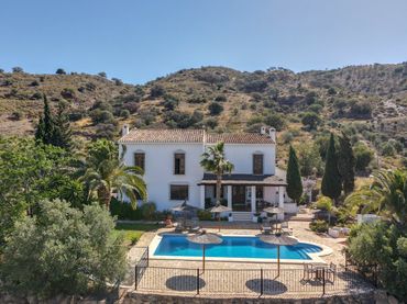 House with pool for sale in Álora