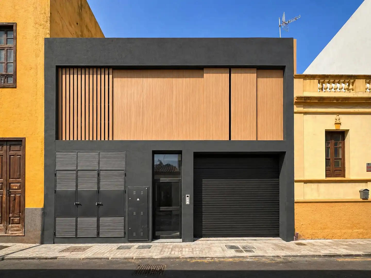 Exterior view of Flat for sale in San Cristóbal de la Laguna  with Storage room, Oven and Microwave