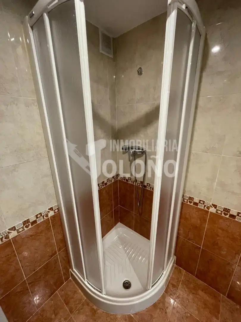 Baño de Apartamento en venta en Cuzcurrita de Río Tirón con Calefacción, Terraza y Amueblado