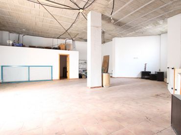 Local commercial à vendre à Núcleo Urbano