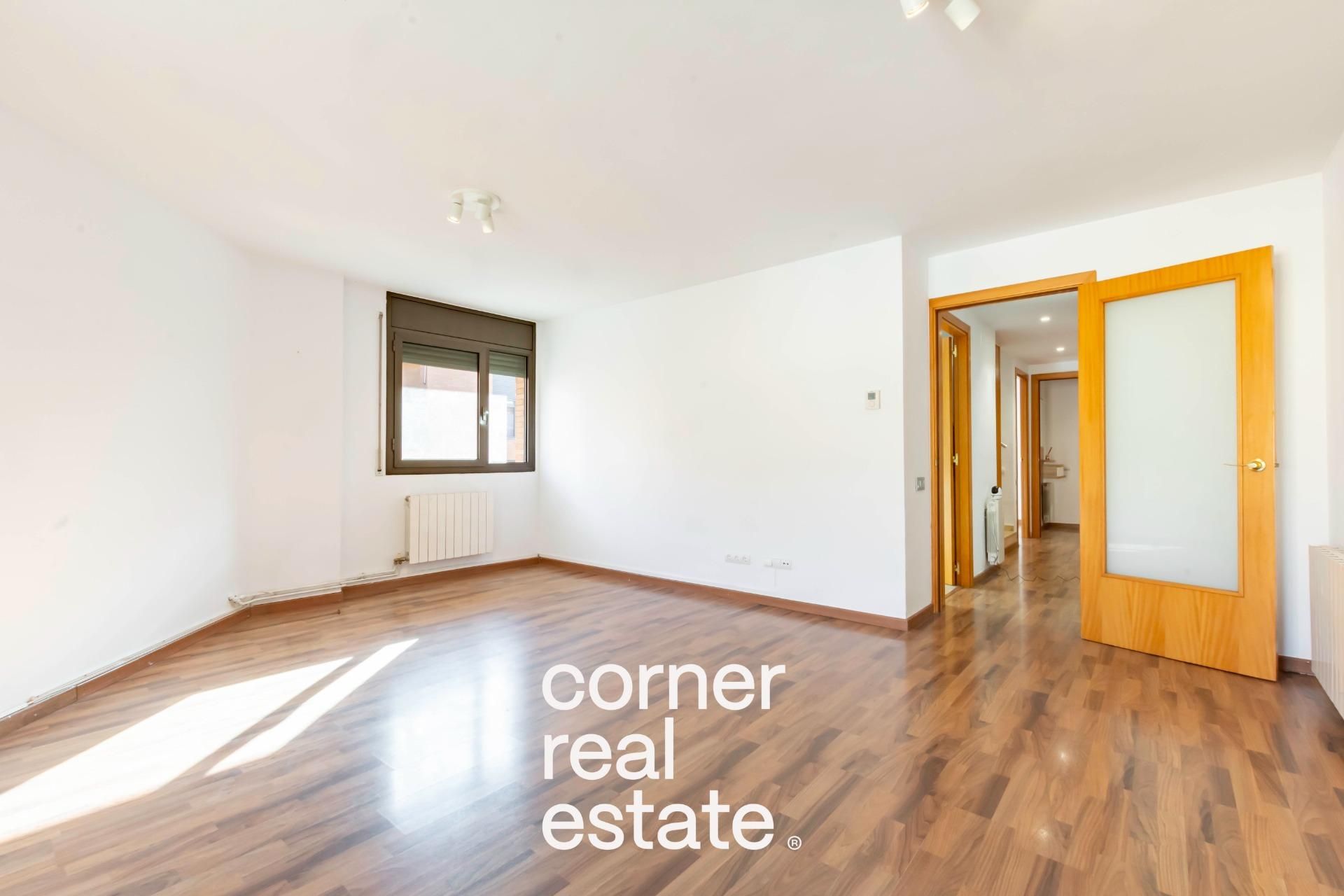 Vista exterior de Ático en venta en Rubí con Aire acondicionado, Calefacción y Parquet