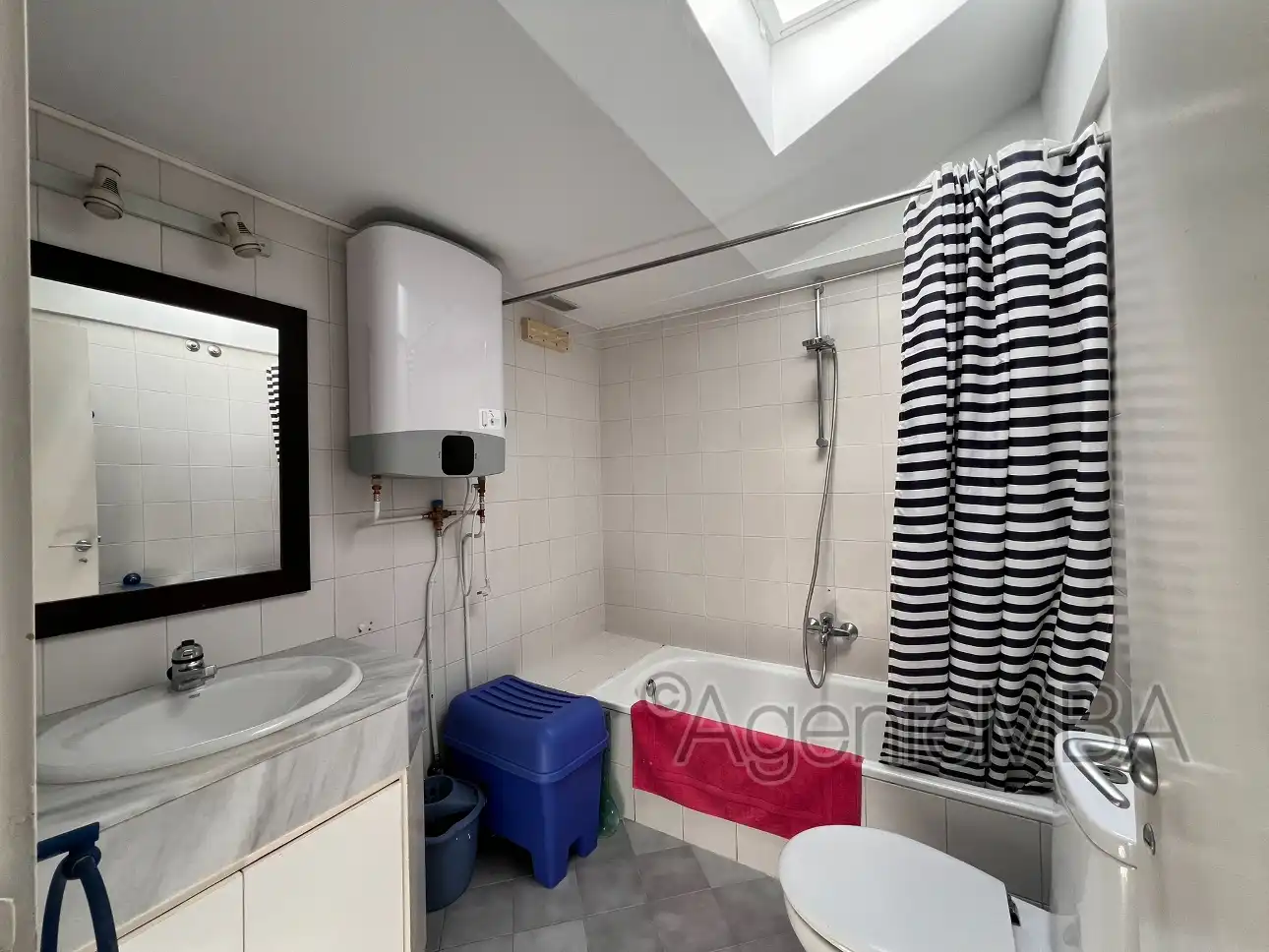 Bathroom of Flat for rent in Madrid  with Air Conditioner, Heating and Parquet flooring