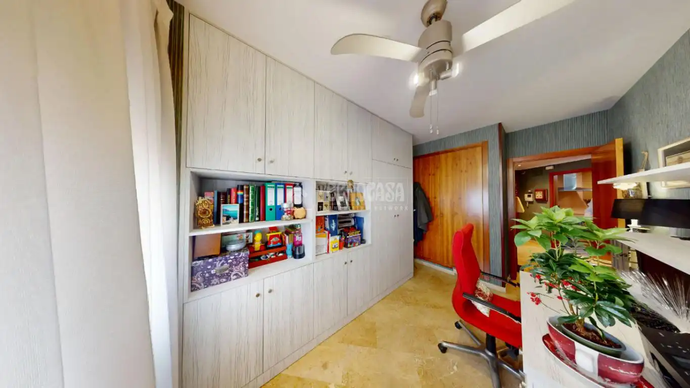 Bedroom of Flat for sale in Valencia  with Air Conditioner, Heating and Balcony
