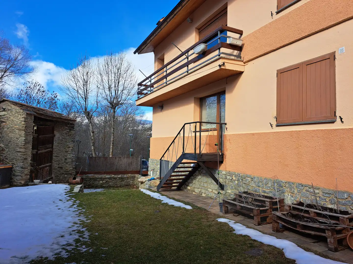 Vista exterior de Casa o xalet en venda en Fontanals de Cerdanya amb Calefacció, Terrassa i Moblat