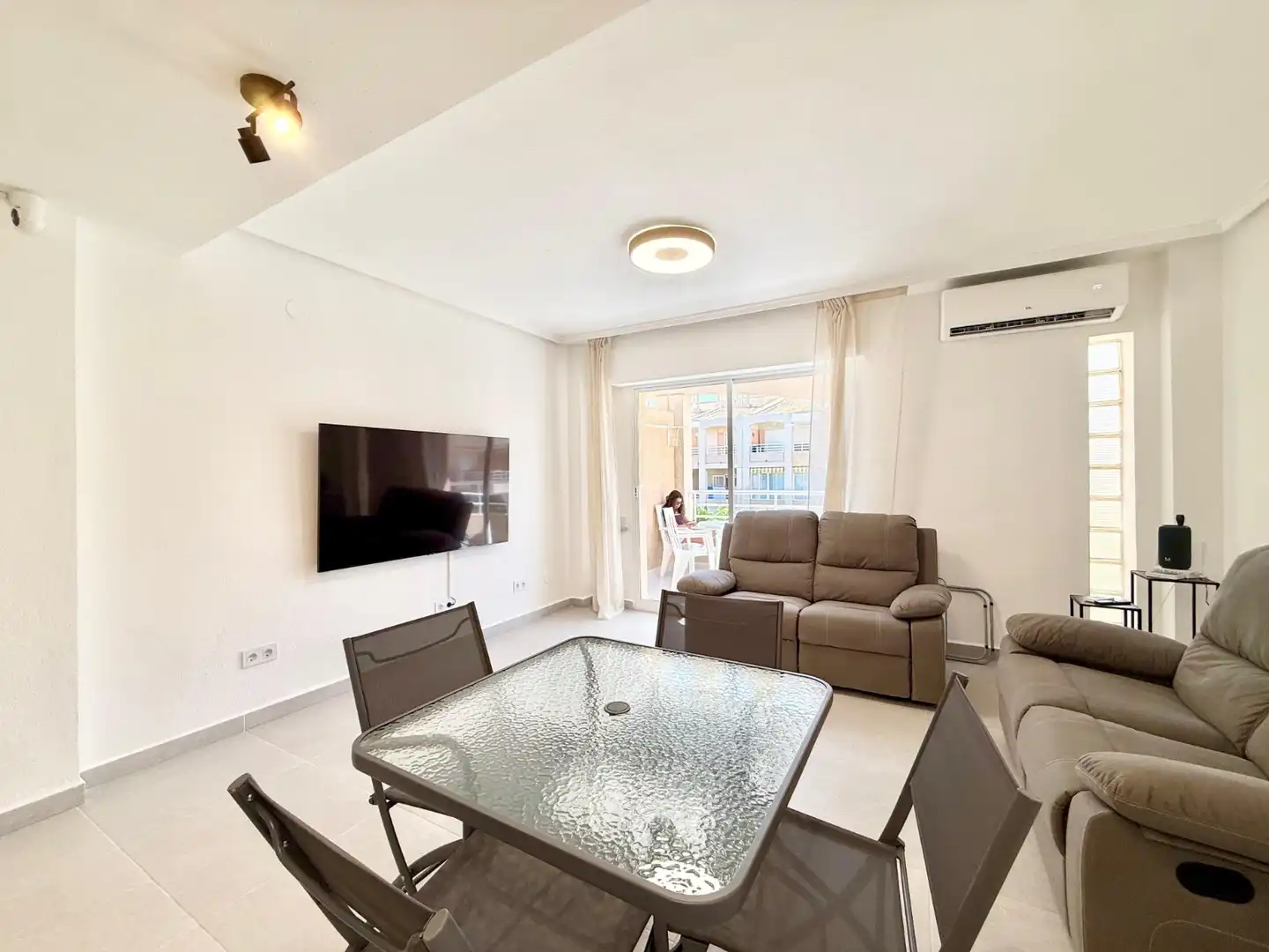 Wohnzimmer von Wohnungen zur Miete in Torrevieja mit Klimaanlage, Heizung und Terrasse