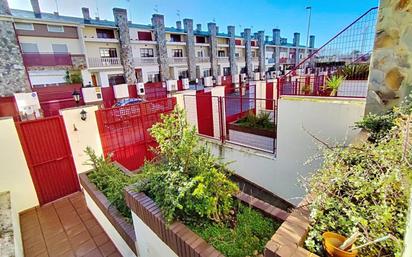 Exterior view of Single-family semi-detached for sale in Badajoz Capital  with Air Conditioner, Heating and Terrace