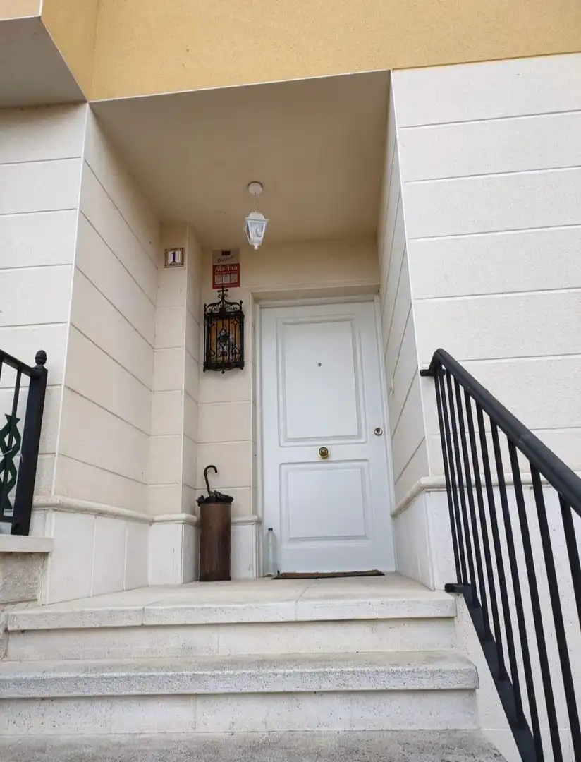 Casa adosada en venta en Fuensaldaña con Calefacción y Trastero