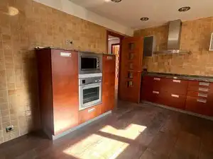 Cuina de Casa o xalet en venda en Cerdanyola del Vallès amb Aire condicionat, Calefacció i Jardí privat