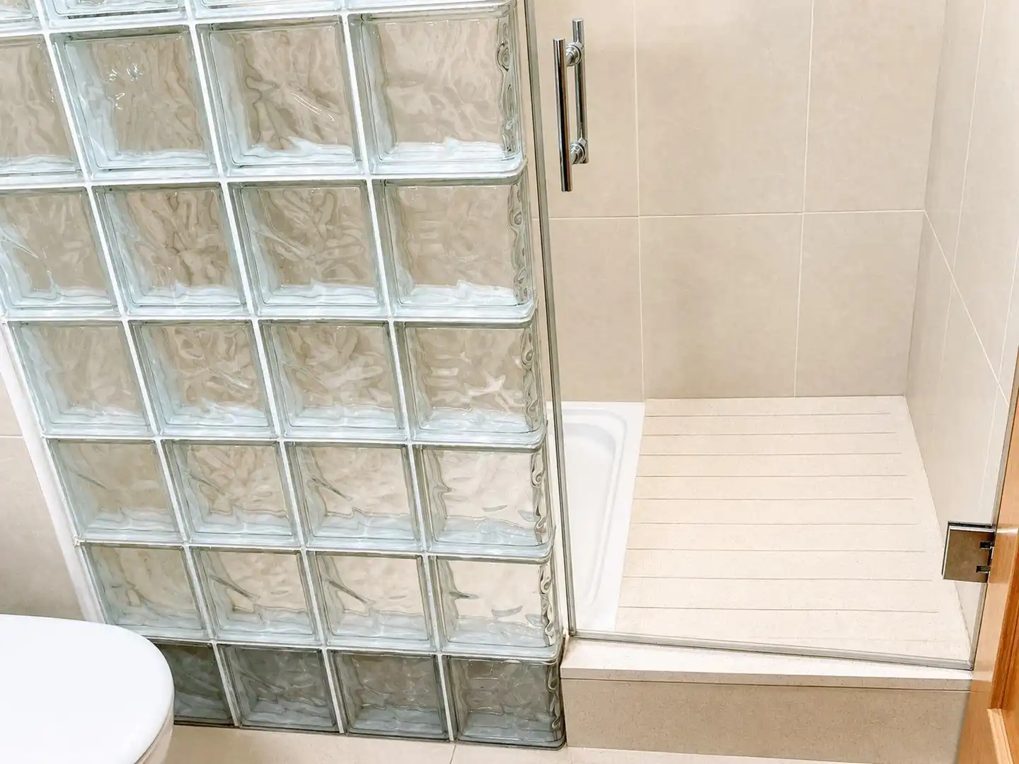 Baño de Piso de alquiler en Badalona con Calefacción, Parquet y Terraza