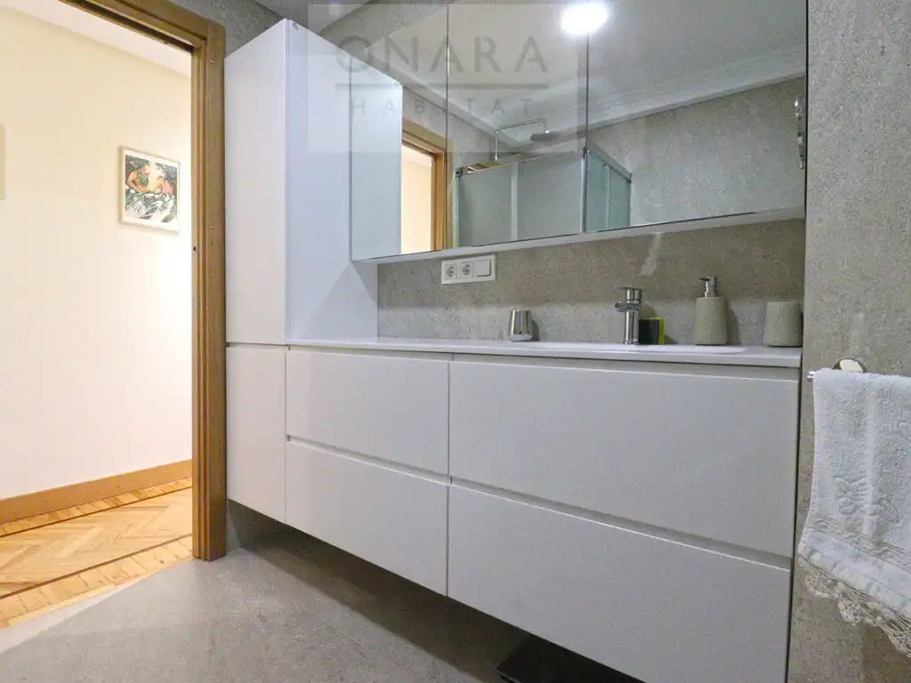 Bathroom of Flat for sale in Hondarribia  with Terrace