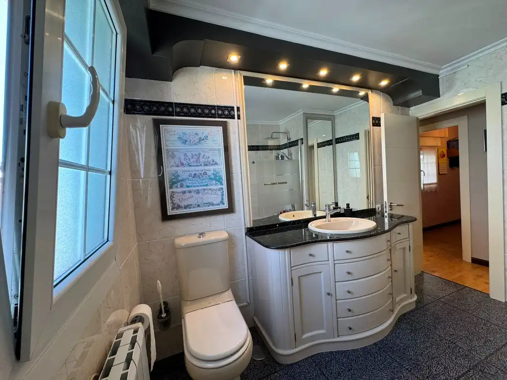 Baño de Piso en venta en Gijón  con Calefacción, Parquet y Horno