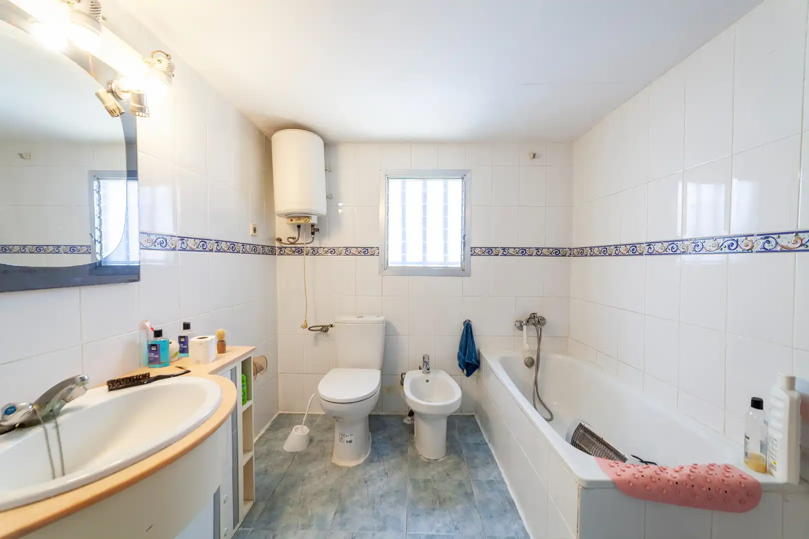 Bany de Casa o xalet en venda en Venta del Moro amb Terrassa, Moblat i Rentadora