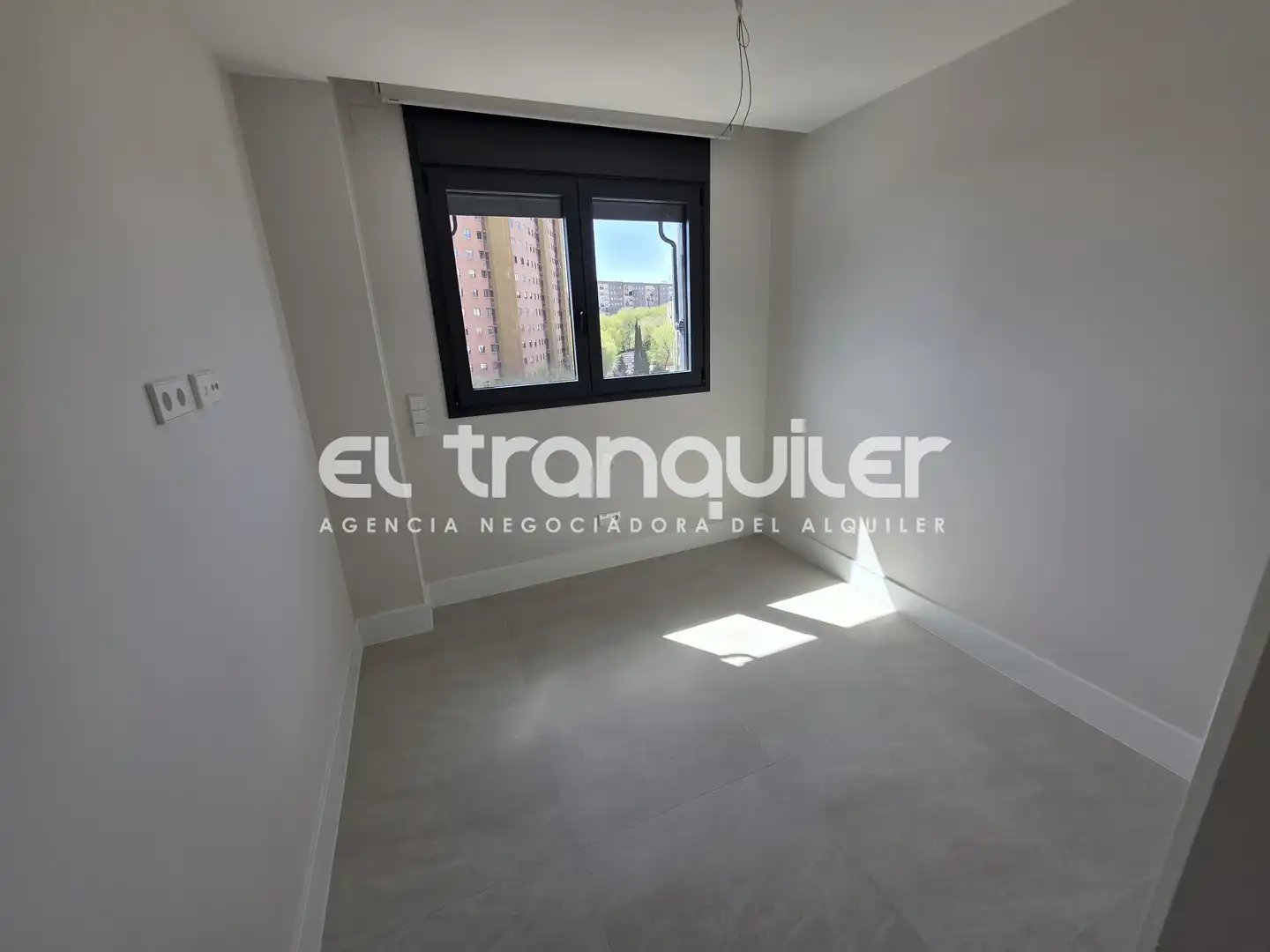 Bedroom of Flat for rent in Madrid  with Air Conditioner, Terrace and Storage room