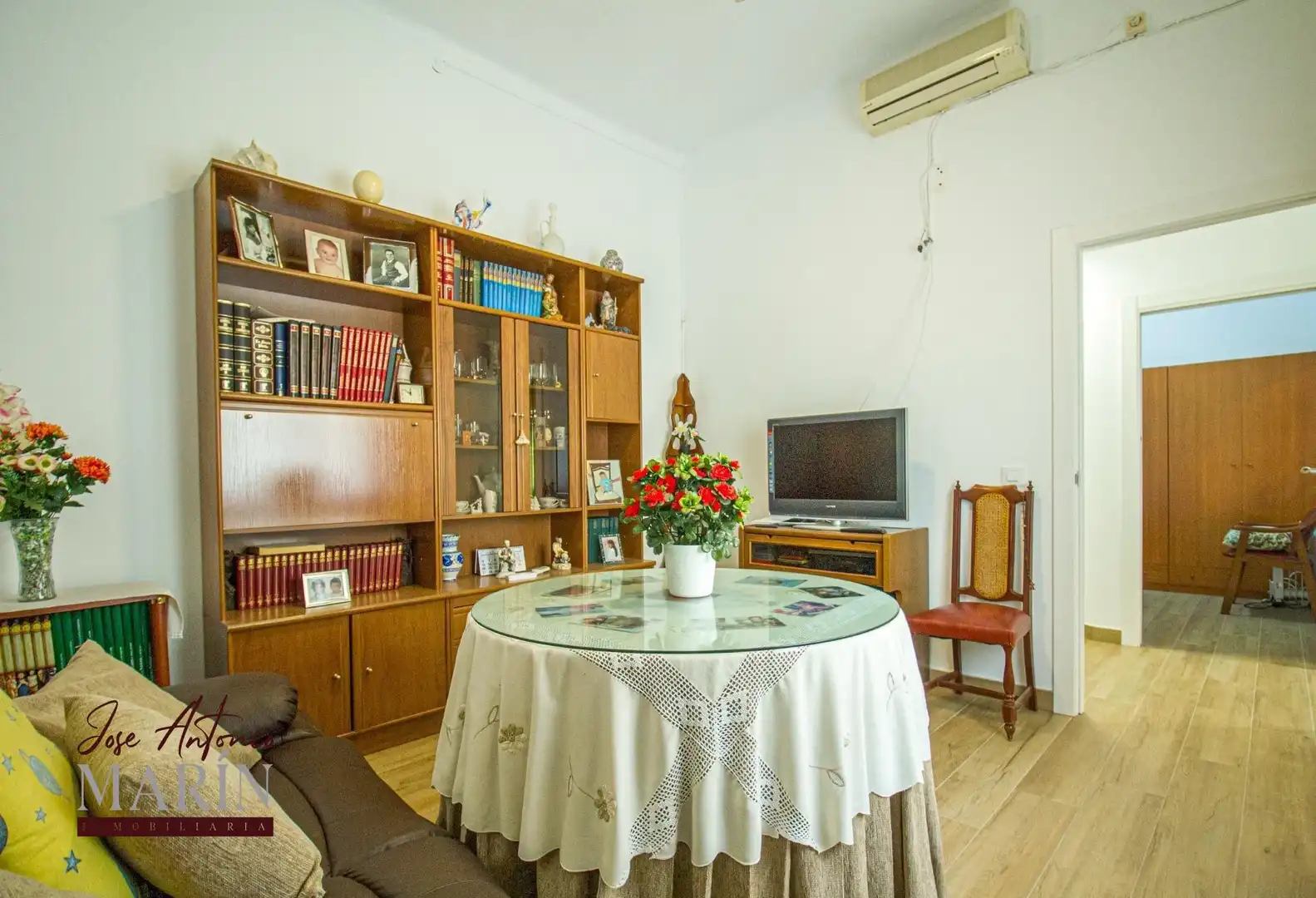 Sala d'estar de Casa adosada en venda en Badajoz amb Aire condicionat, Jardí privat i Terrassa