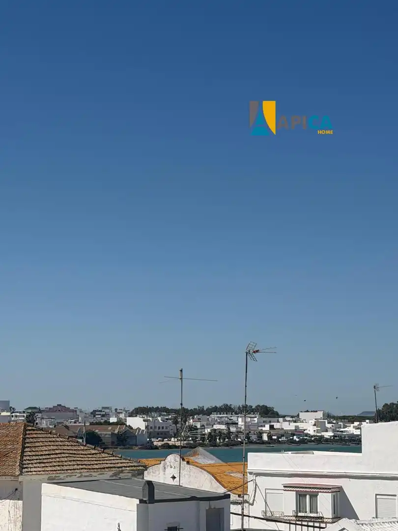Vista exterior de Casa o xalet en venda en Barbate amb Terrassa i Moblat