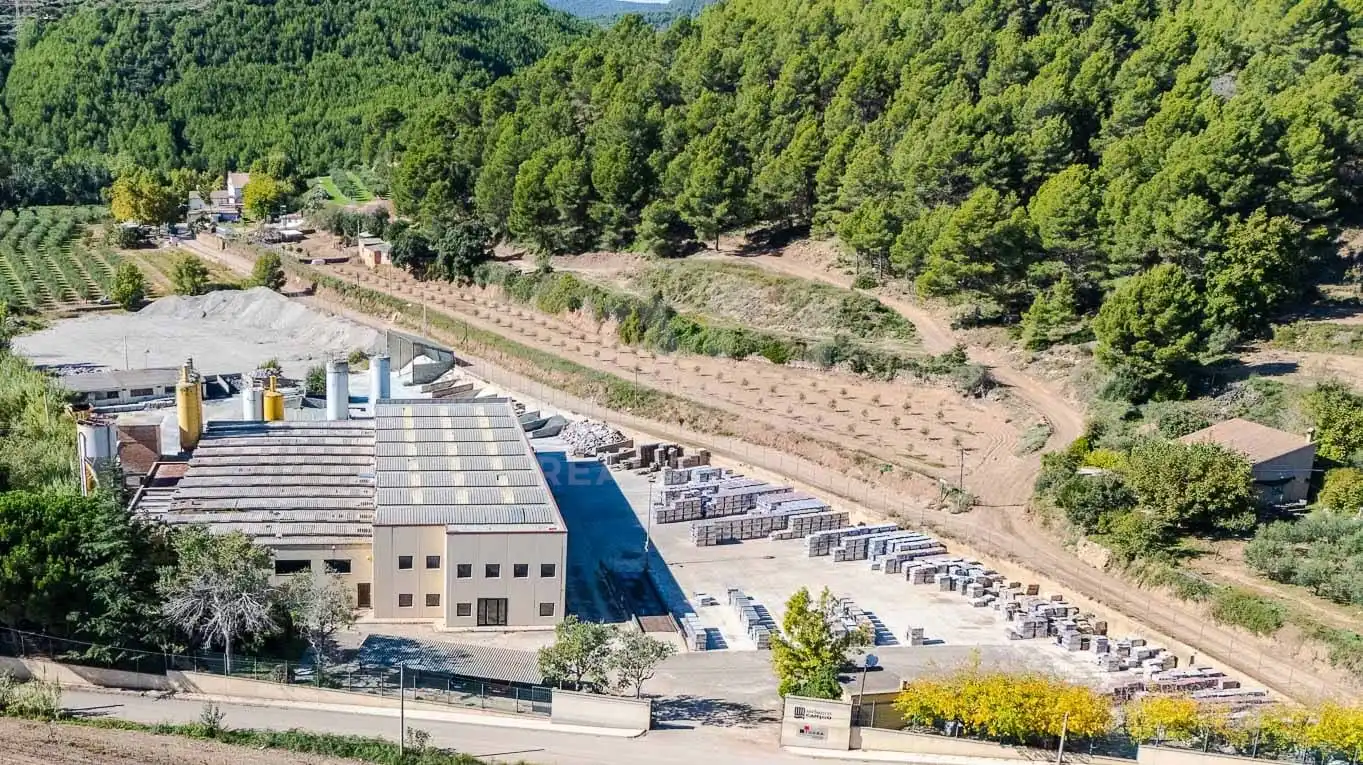 Vista exterior de Edificio en venta en Sant Quintí de Mediona
