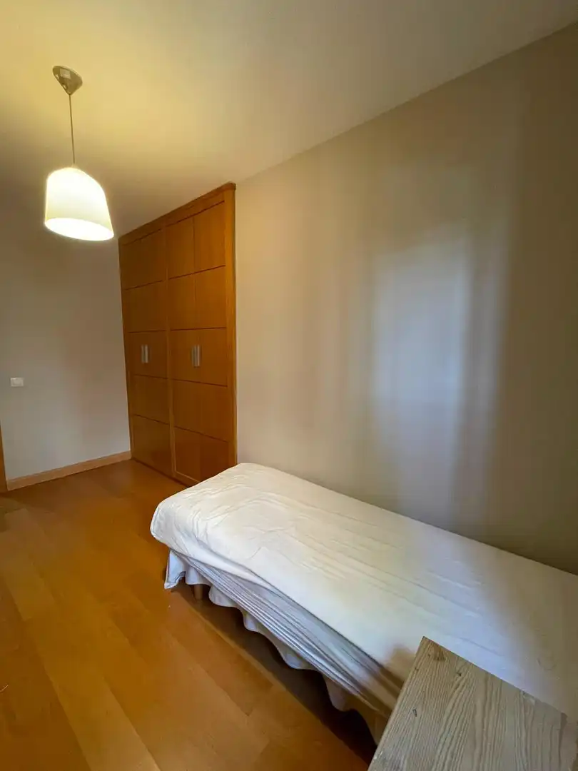 Bedroom of Flat for rent in Pozuelo de Alarcón  with Air Conditioner, Heating and Private garden