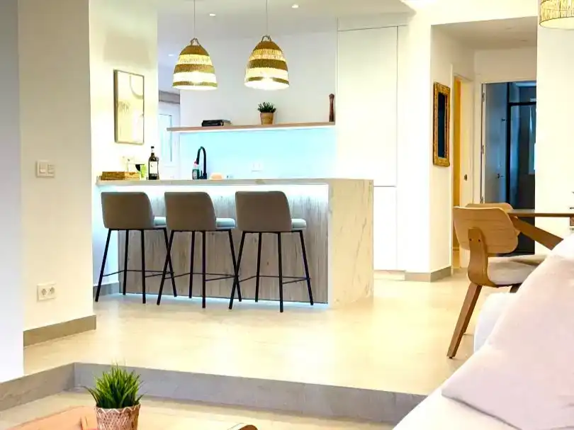 Cocina de Piso de alquiler en Marbella con Aire acondicionado, Jardín privado y Piscina