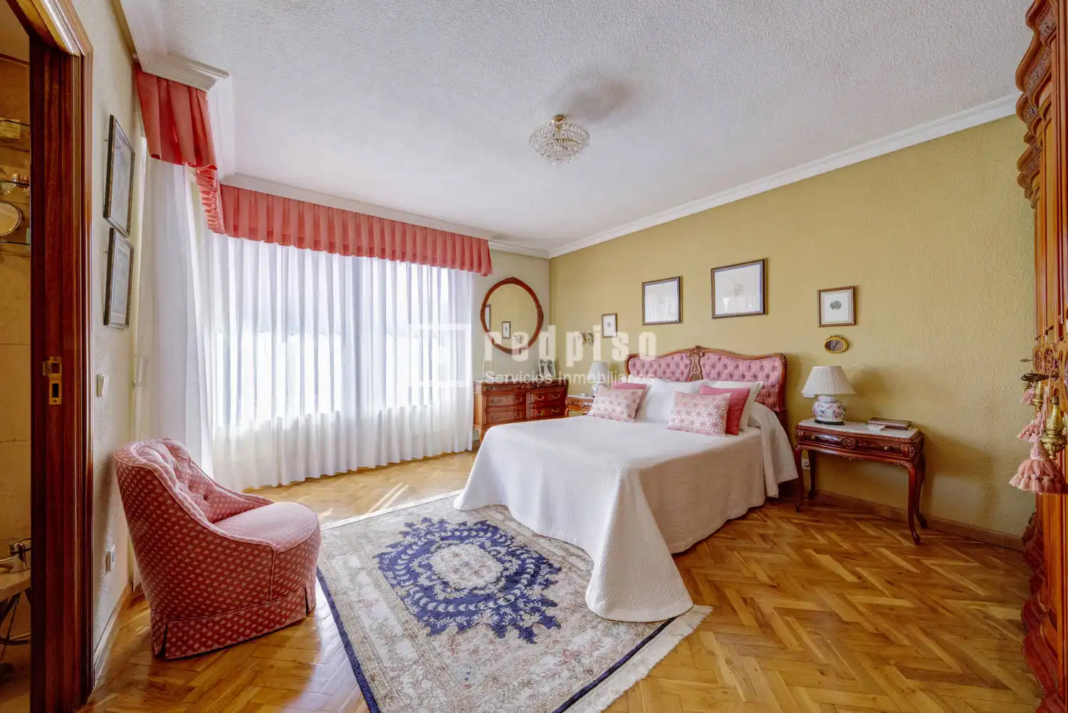 Bedroom of Houses for sale in Pozuelo de Alarcón  with Air Conditioner, Heating and Parquet flooring